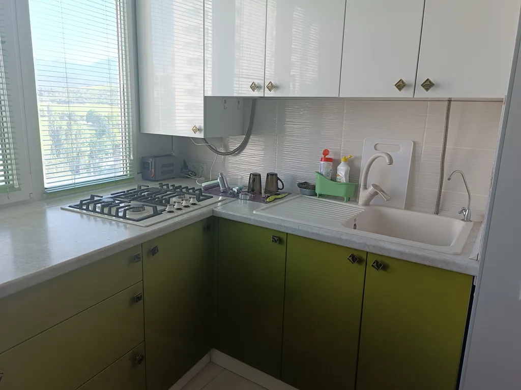 Уютная квартира в спальном районе недалеко от моря, с видом на горы