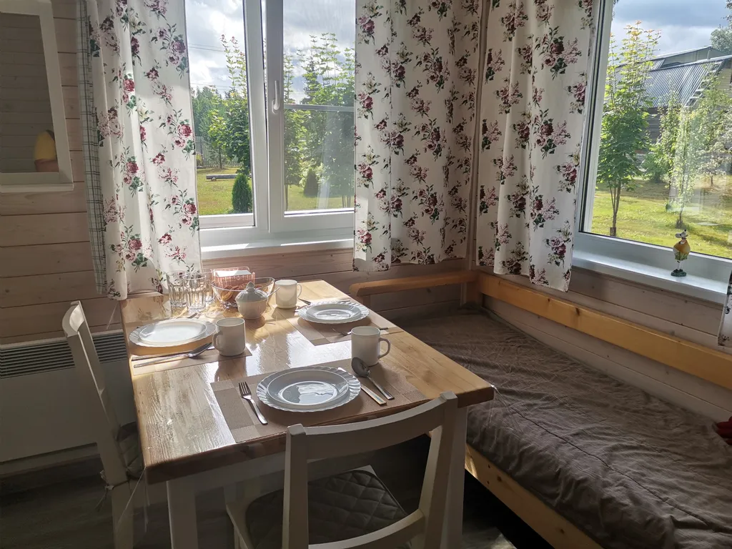 Дом с садом между лесом и рекой