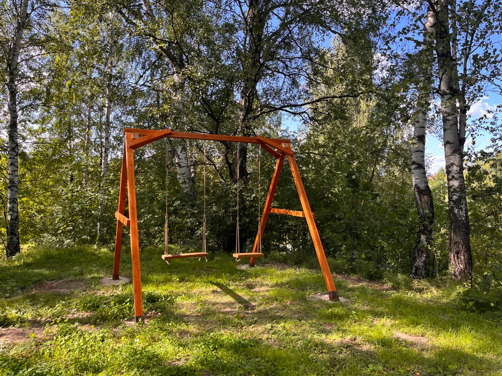 Дом на берегу реки с горячей купелью