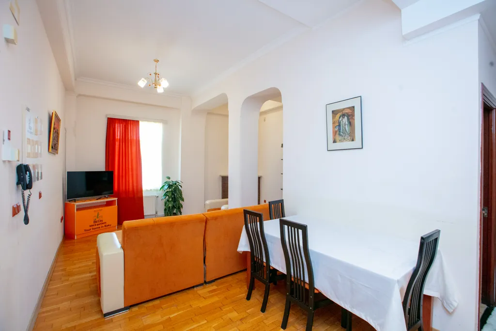 Уютные апартаменты Hatefi 2+1 в центре Старого города Баку