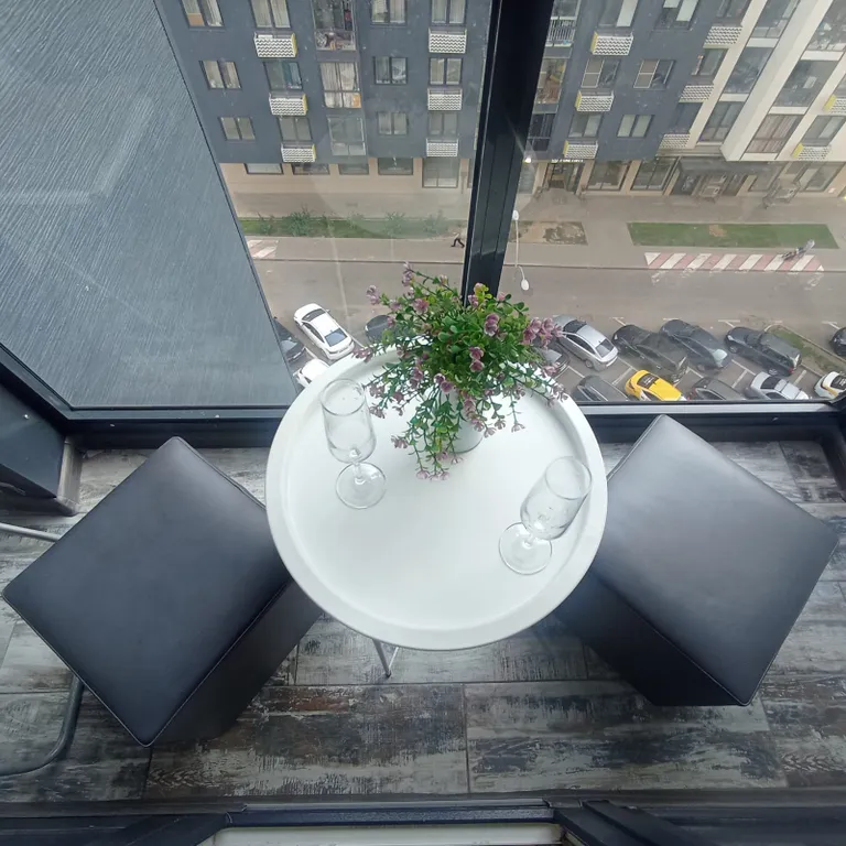 Квартира с балдахином, балконом с лаундж зоной для чая и кофе