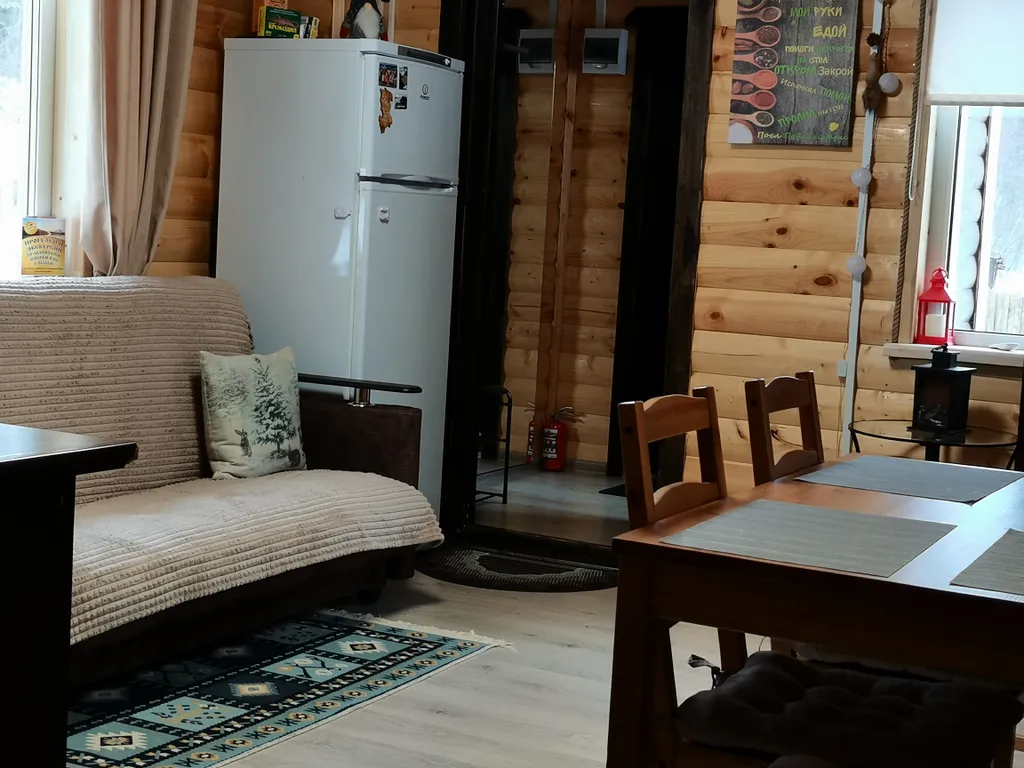 В пешей доступности магазин (900м),кaфе (50м)