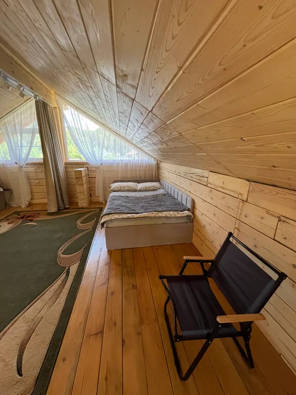 Уютный дом в сосновом лесу