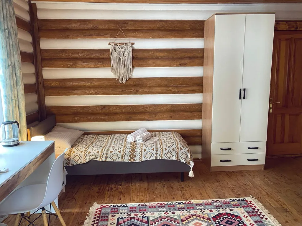 Аутентичный номер standard с балконом, видом на горы, с ванной, №4