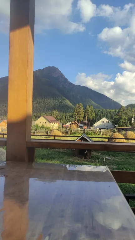 Дом с прекрасным видом на горы и верандой