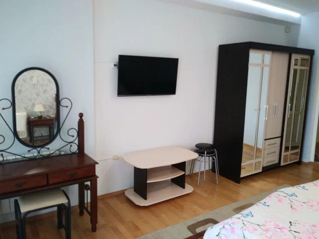 Эллинг на берегу моря