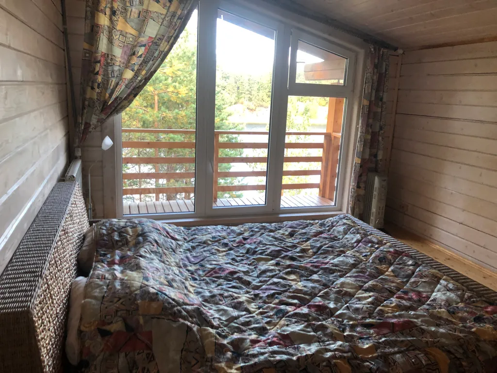 Большой уютный деревянный коттедж на самом берегу Ладожских шхер