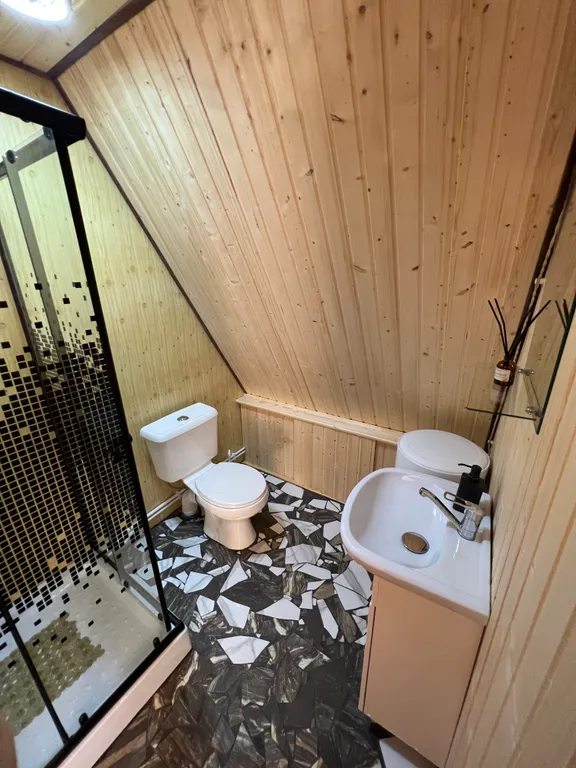 Шале на берегу реки