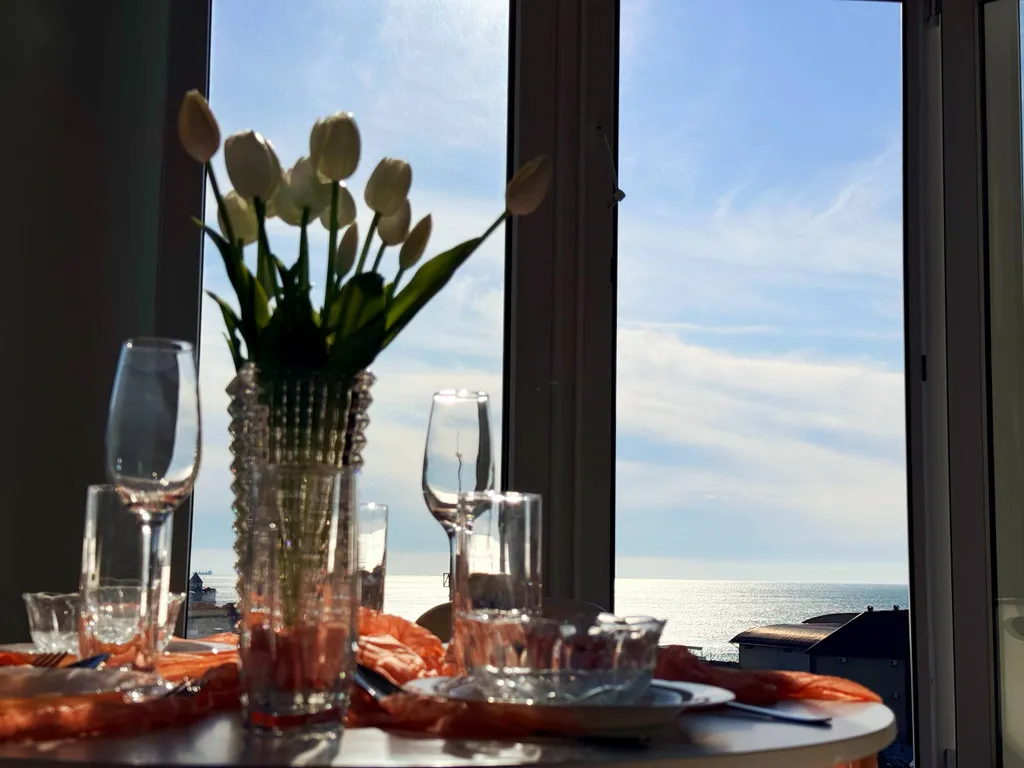 Апартаменты с видом на море. 3 минуты до пляжа. Для пятерых