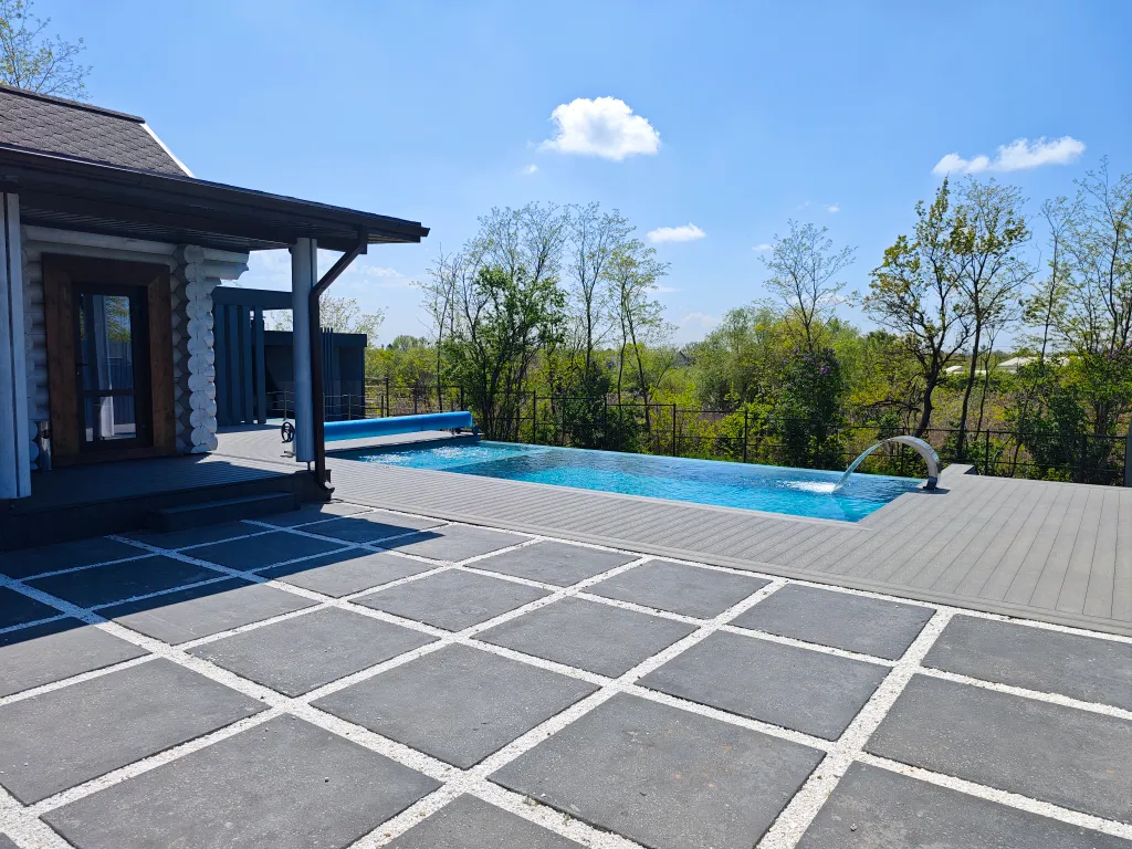 Вилла Личи, сруб с подогреваемым бассейном и баней