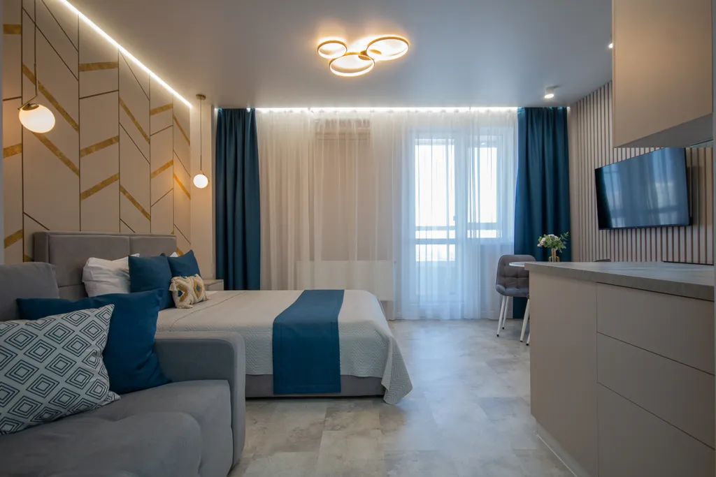 Студия в сердце города с видом на жд вокзал