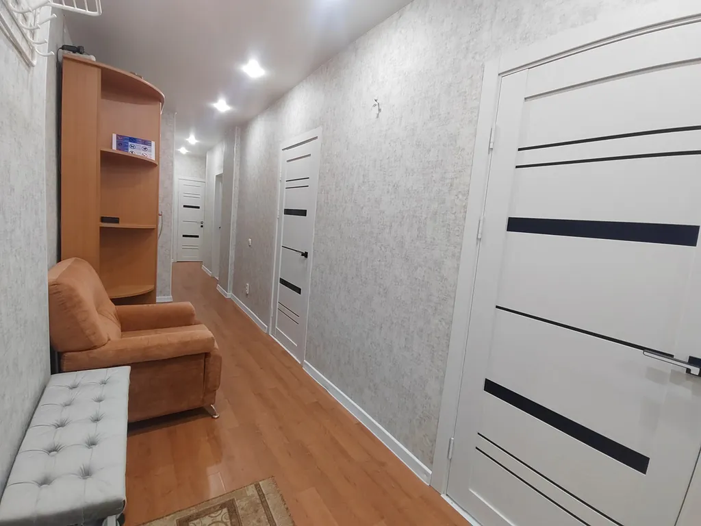 Трёхкомнатная квартира с раздельными комнатами, балконом в центре