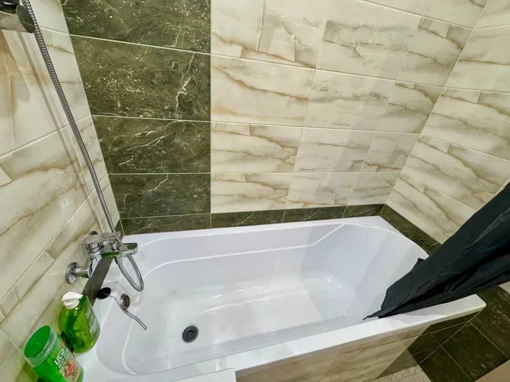 Студия с дизайнерским оформлением