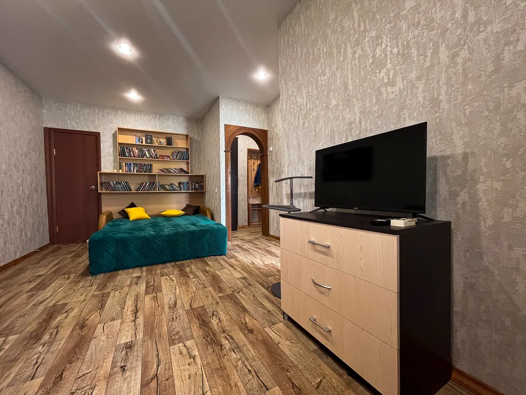 Центрее не бывает! Сразу за памятником ленина в стиле есенинская русь