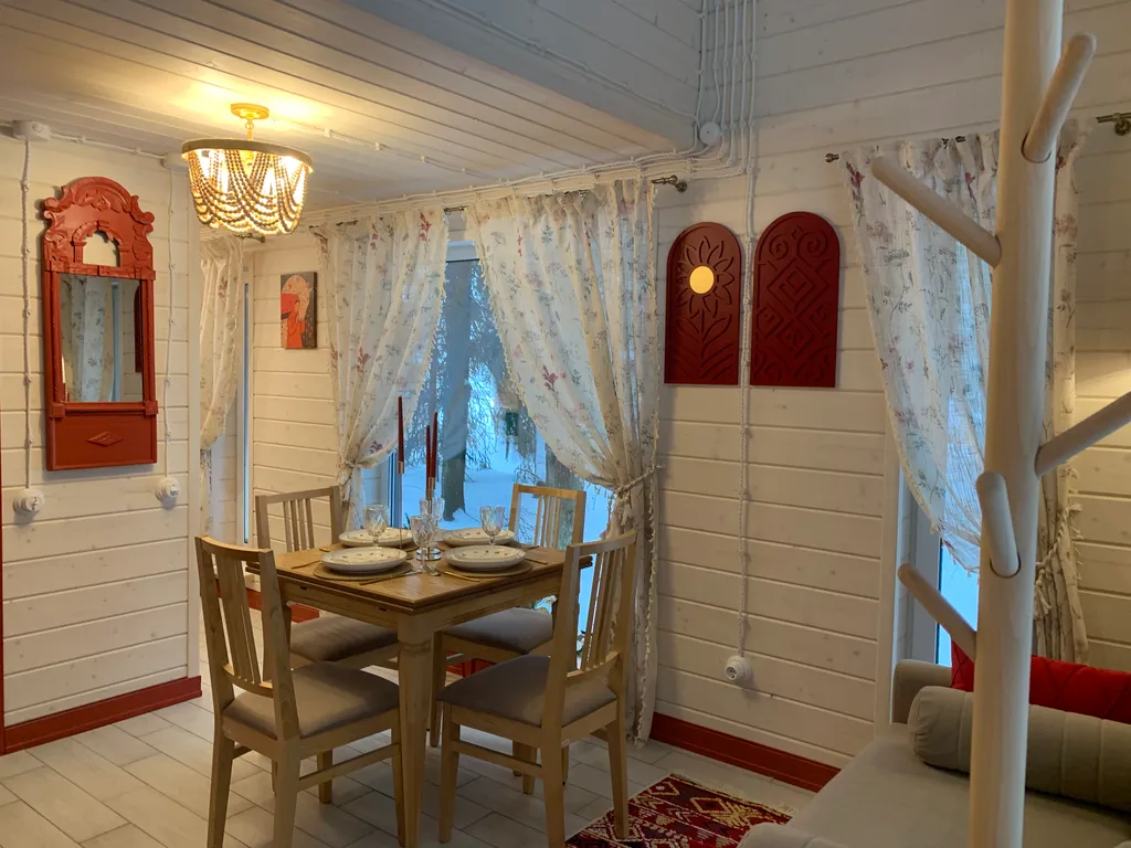 Красная Матрешка - глэмпинг в лесу