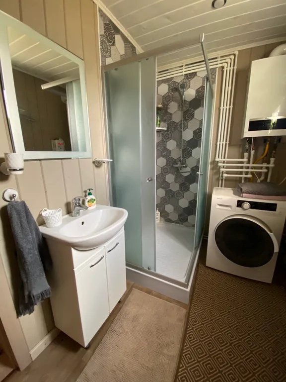 Большой дом с баней на участке