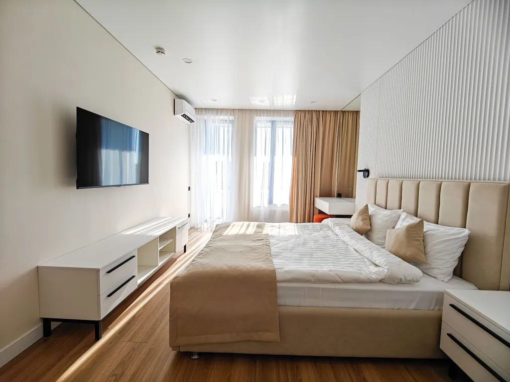 Апартаменты категории люкс 3-х комнатный на первой береговой линии