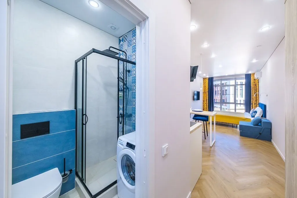 Дизайнерская светлая студия для 3 человек