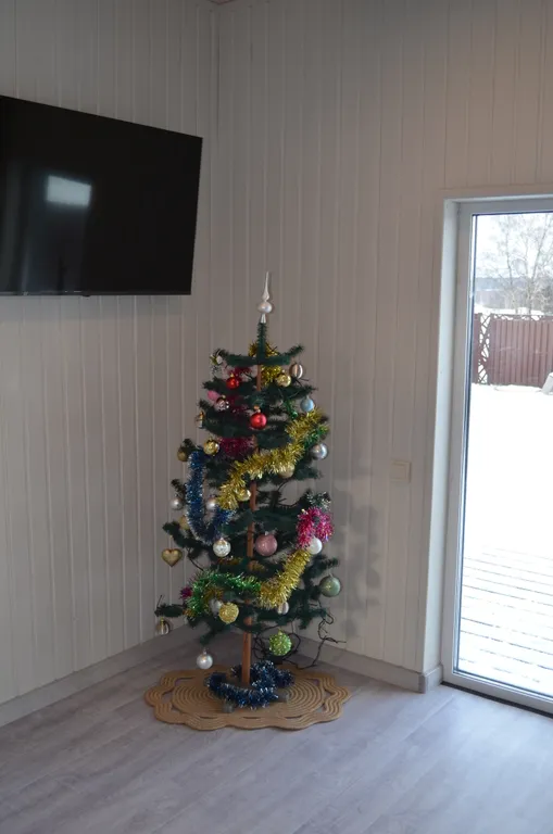 Двухэтажный дом с мангалом и костровой зоной