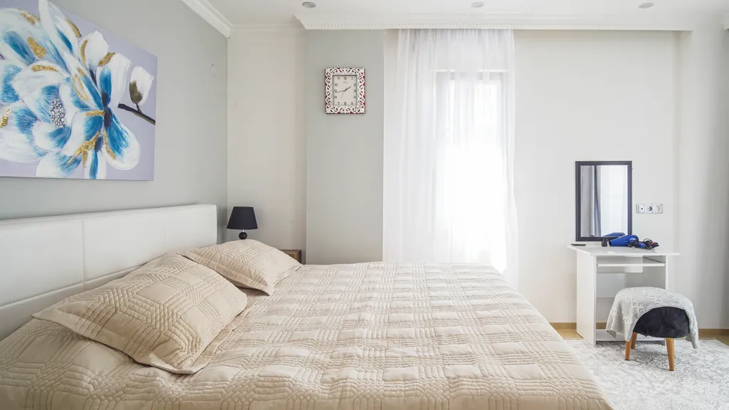 Семейная квартира с бассейном рядом с морем