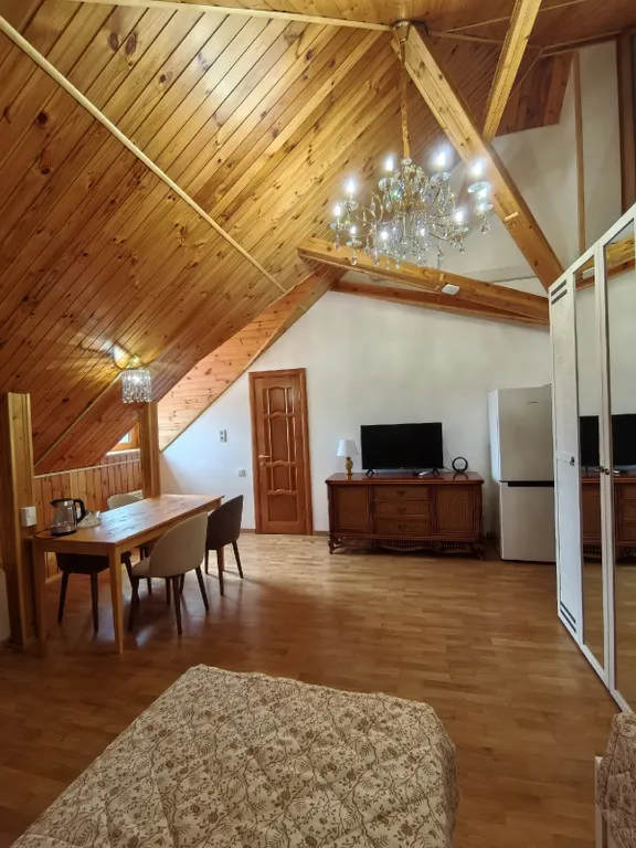 Четырехместный семейный номер с четырьмя кроватями в мансарде