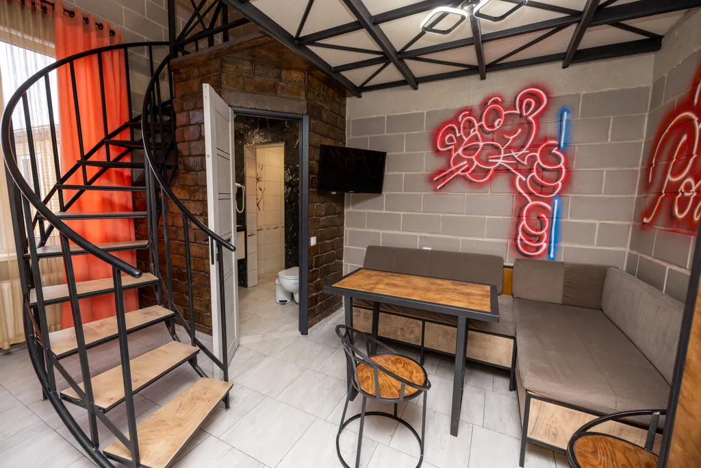 Двуxуpовнeвая cтудия с сауной Bе роsitivе