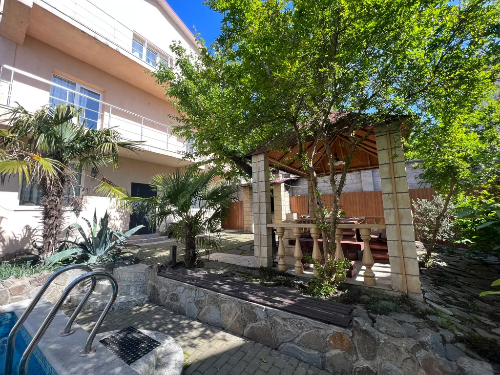 Дом с бассейном и баней