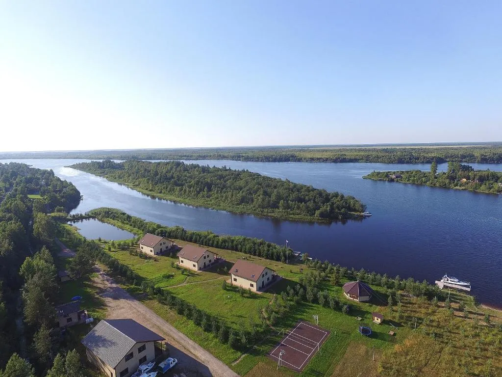 Коттедж Коттедж 4 спальни на берегу реки — Лодейное Поле