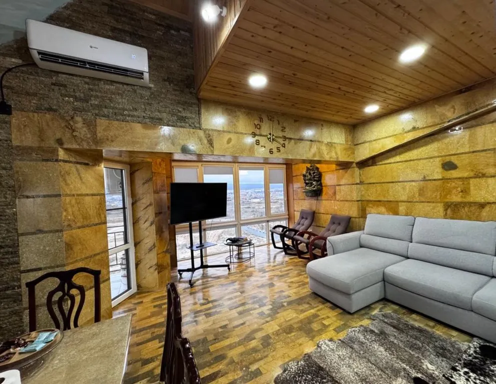 2-этажные апартаменты с видом на море и горы