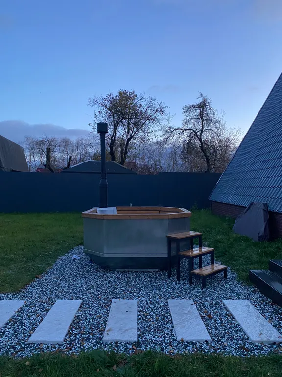 Дом с чаном и видом на реку в стиле A-Frame