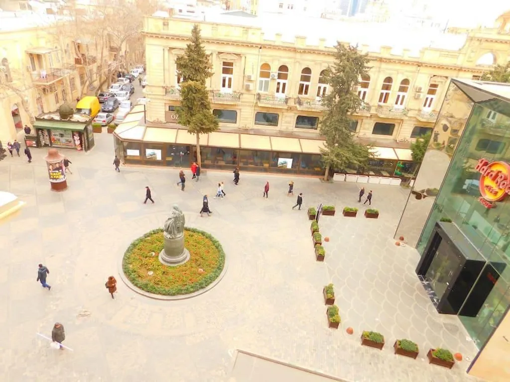 Квартира у площади фонтанов