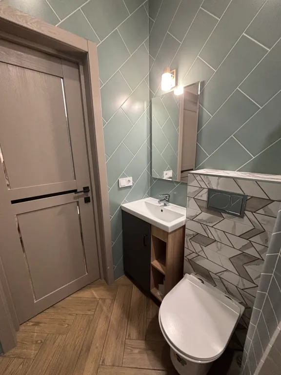 Живая ёлка! Новый дом с 4 спальнями, гостиная 80м