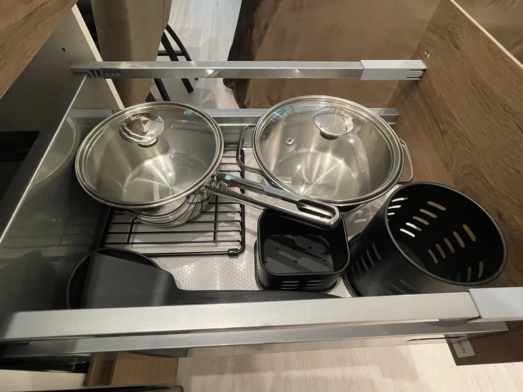 Апартаменты с балконом и видом на сосновый парк рядом с морем