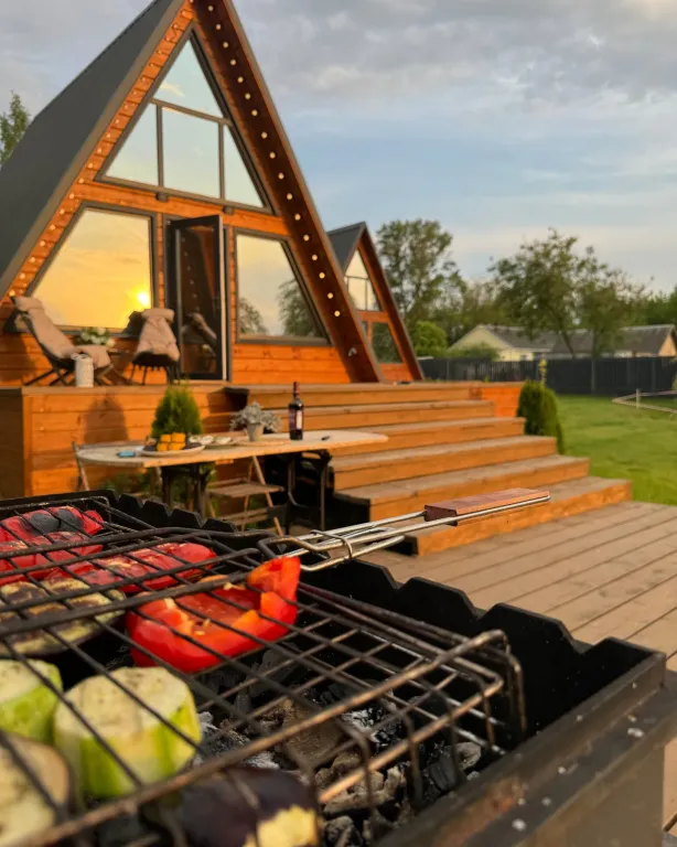 Коттедж Уютный домик А-фрейм с видом на озеро — Дубна