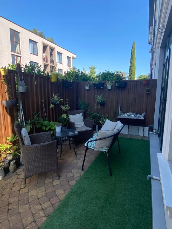 Апартамент с террасой и бассейном