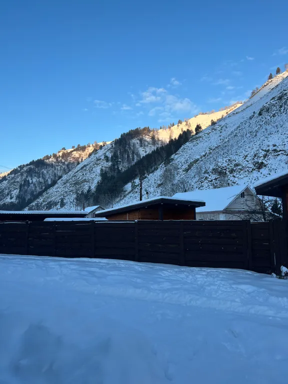 Дом благоустроенный с видом на гору