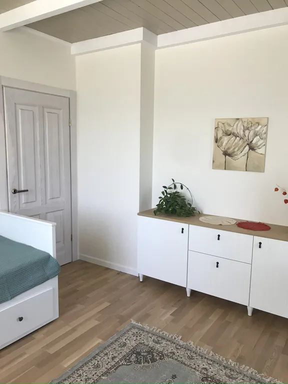 Двухуровневая квартира с 3 спальнями в частном доме