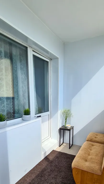 Квартира с большой кроватью, балконом и оплаченными кинотеатрами