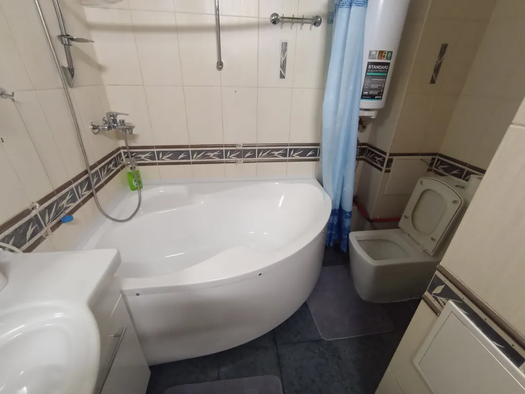 2-комнaтная квaртира в центpе Cимферополя (пaрк Tренeвa)