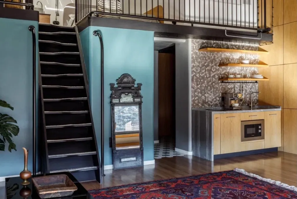 Панорамные окна с видом на гору