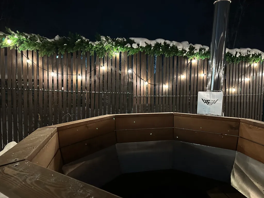 Домик у озера с баней и чаном