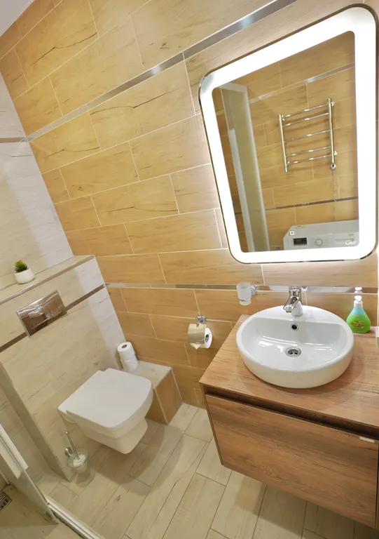 Светлая студия с панорамным окнами на горы напротив отеля Мариотт