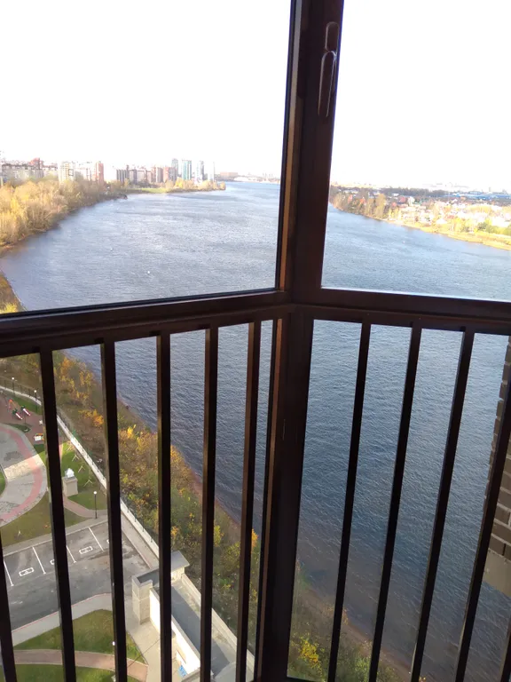 Видовая квартира-студия на самом берегу Невы