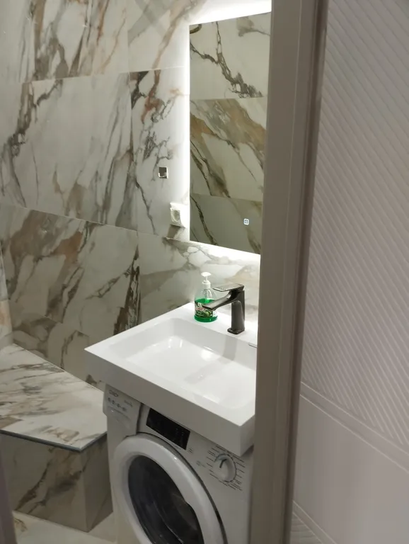 Новая квартира с хорошим ремонтом . Метро Котельники рядом.