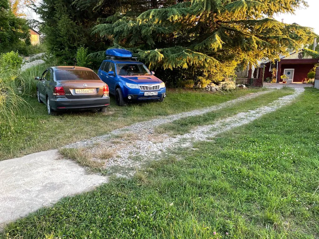 Домик-эконом с террасой и видом на море и горы