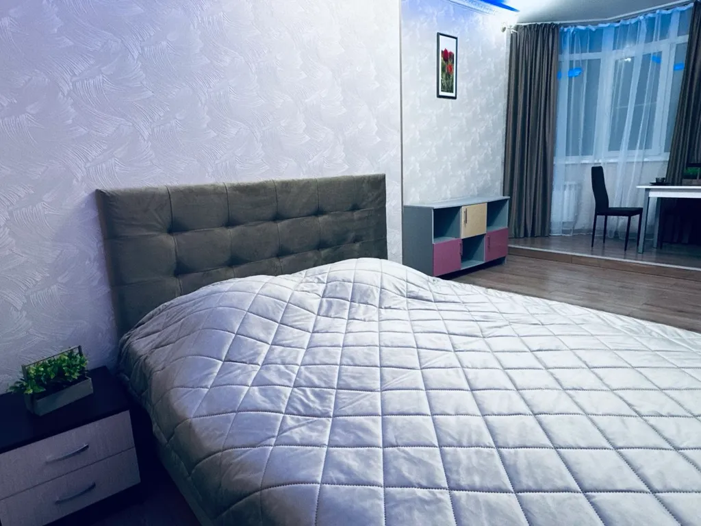 Стильная двухкомнатная квартира в центре города, рядом дворец спорта