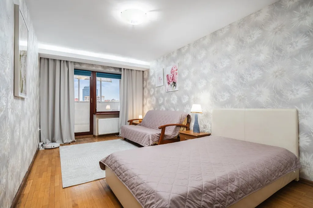 Комфортная 4-комнатная в центре Минска около Галереи, Зыбицкая, Немига