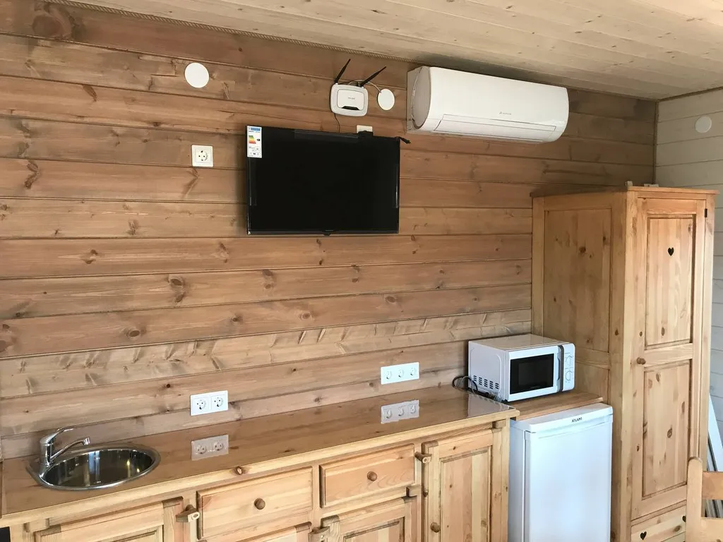 Деревенский отдых на берегу озера с городским комфортом