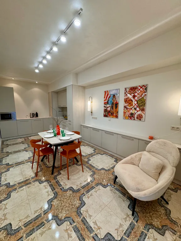 Квартира с открытой террасой и видом на озеро