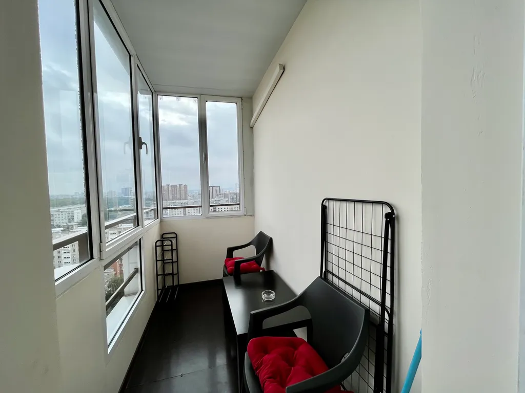 Изолированная двухкомнатная в центре города рядом с метро и ТЦ